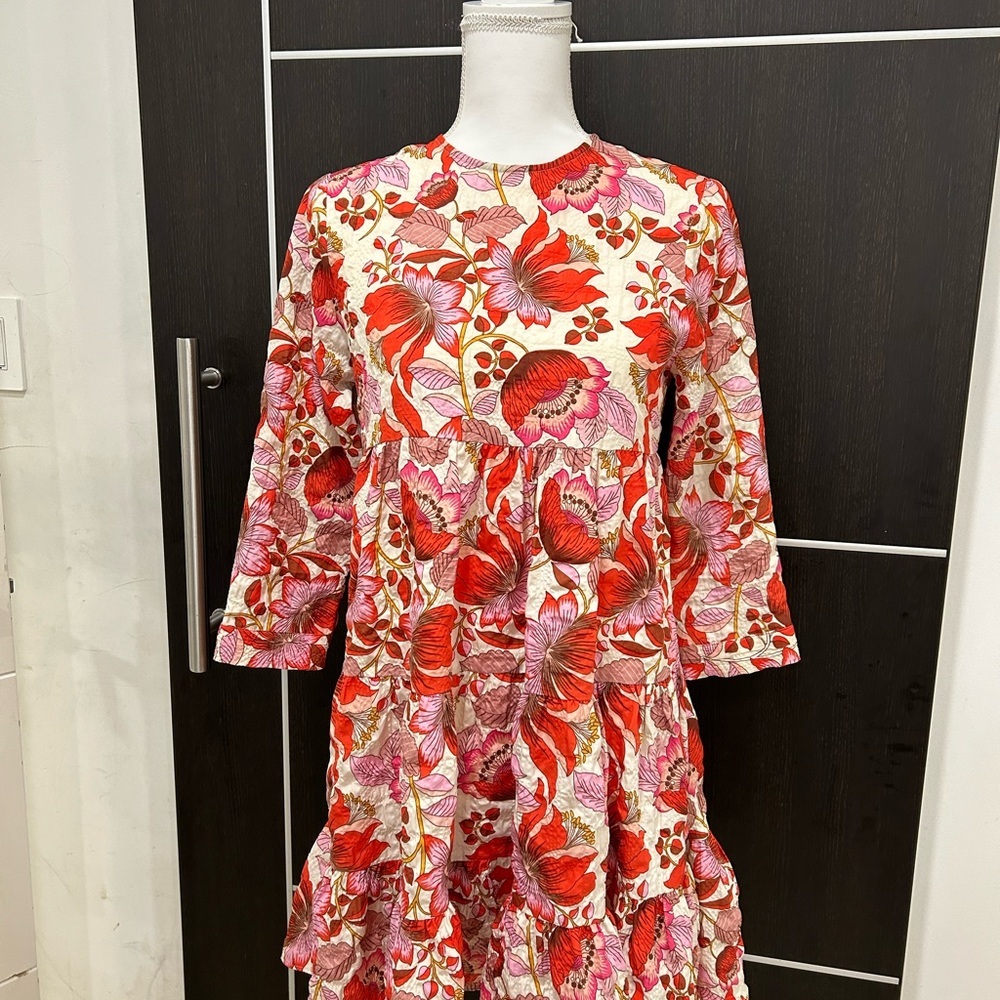 Floral print; boho / casual / chic; versatile for day-to-night wear. Zara